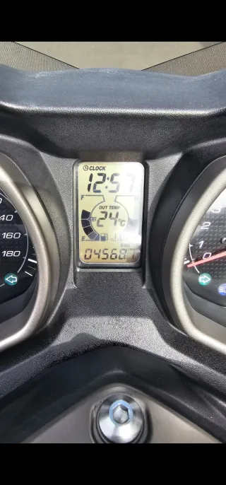 Yamaha X-Max 400cc Maxi Scooter Gris