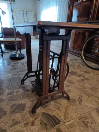 Mesa antigua máquina de coser Sigma
