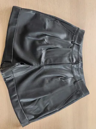 Shorts de cuero sintético negro