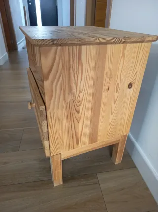 Mesita de noche pino macizo