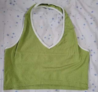 Top halter verde con ribete blanco