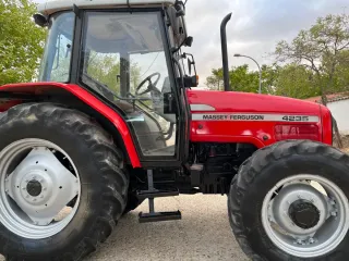 Tractor Massey Ferguson 4235