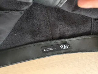 Falda Zara símil cuero negra