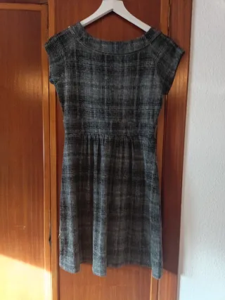 Vestido de cuadros gris y negro