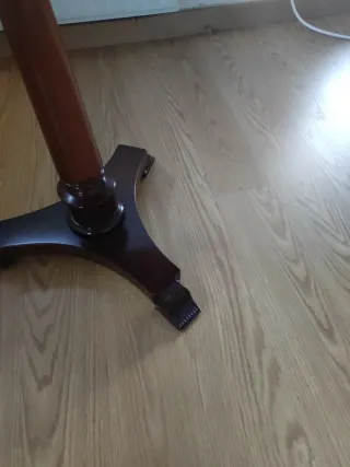 Mesa redonda de madera