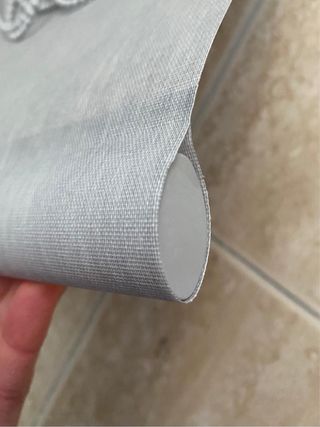 Estor enrollable gris y blanco