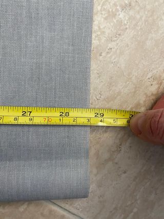 Estor enrollable gris y blanco