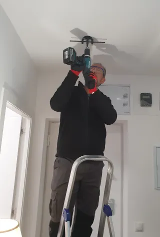 Manitas Instalador de Lámparas