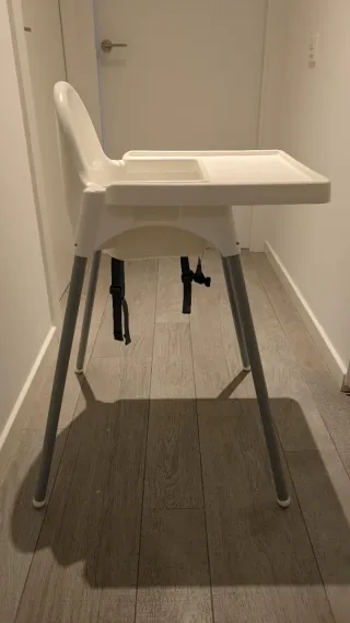 Trona IKEA con bandeja