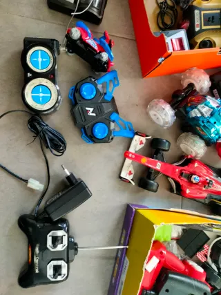 Coches teledirigidos varios