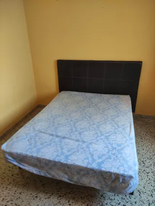 Muebles clásicos madera trabajada. Piso entero.