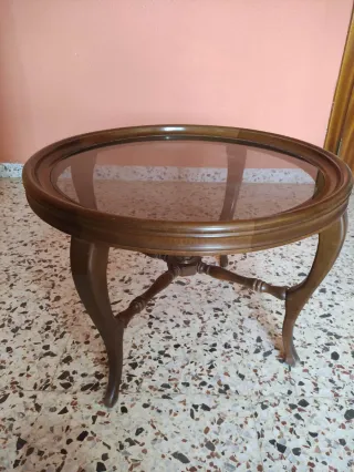 Muebles clásicos madera trabajada. Piso entero.