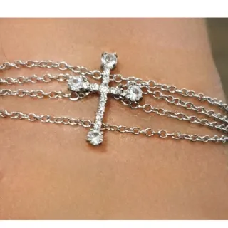 Bracciale con croce e zirconi a 4 fili.