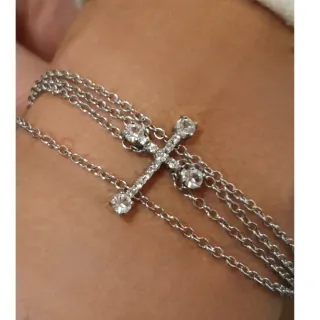 Bracciale con croce e zirconi a 4 fili.