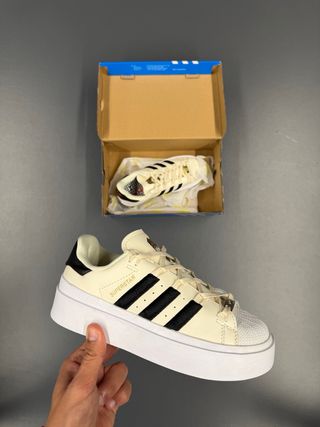 Adidas Superstar Plataforma Bege e Preto