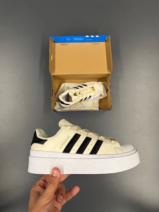 Adidas Superstar Plataforma Bege e Preto