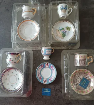 Set tazzine e piattini porcellana