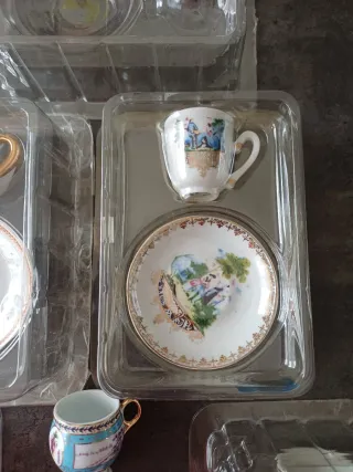 Set tazzine e piattini porcellana