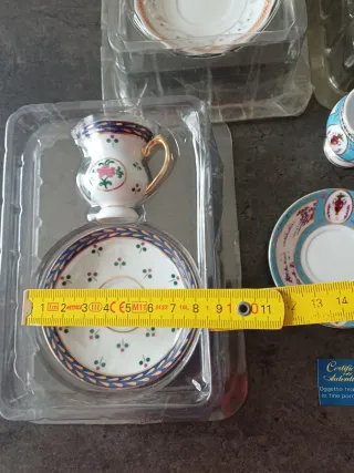 Set tazzine e piattini porcellana