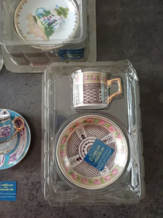 Set tazzine e piattini porcellana