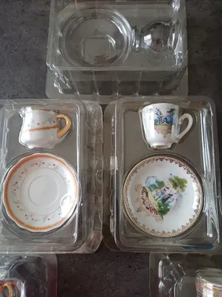 Set tazzine e piattini porcellana