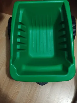 Tractor de pedales verde