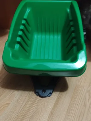 Tractor de pedales verde