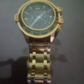 Reloj Skyline Dorado y Negro