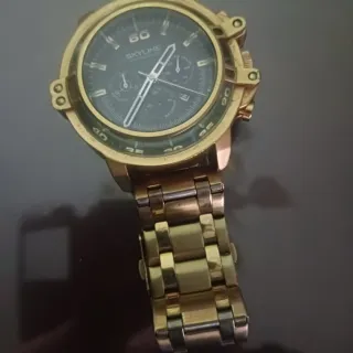 Reloj Skyline Dorado y Negro