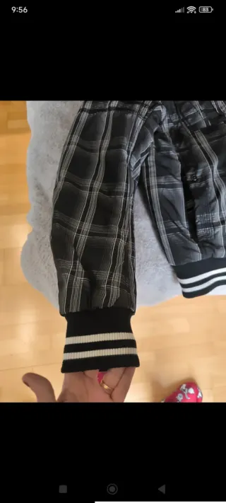 Chaqueta a cuadros con capucha