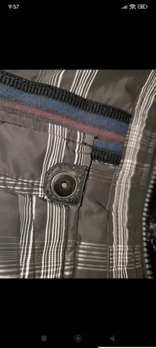 Chaqueta a cuadros con capucha