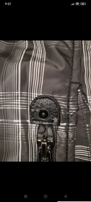 Chaqueta a cuadros con capucha