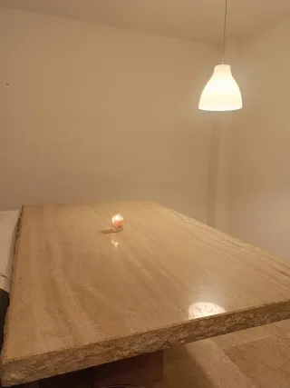 Mesa de travertino natural