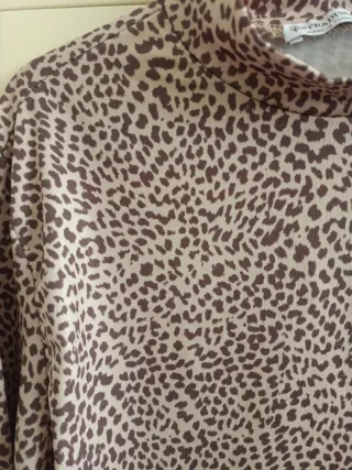 Camiseta Stradivarius animal print