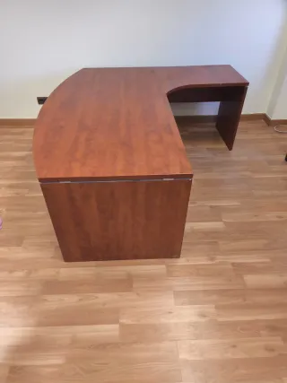 Mesa de oficina grande de madera