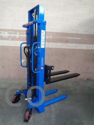 Apilador Manual 1000 Kg - 2500 mm - 16001