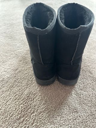 Stivali neri modello UGG