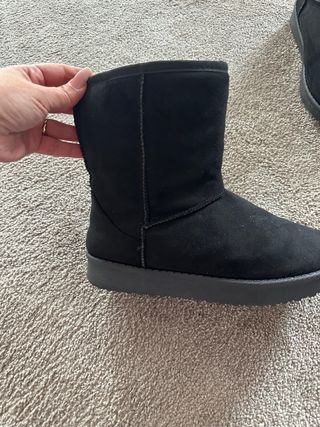 Stivali neri modello UGG