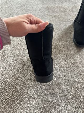 Stivali neri modello UGG