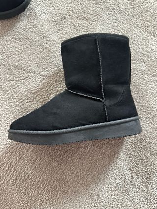 Stivali neri modello UGG