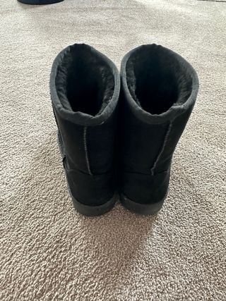 Stivali neri modello UGG