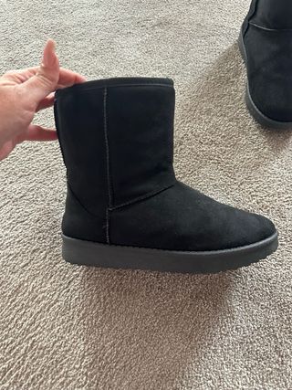 Stivali neri modello UGG