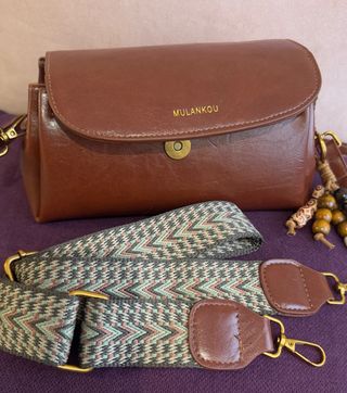 Bolso de hombro marrón