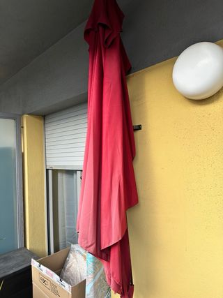 Sombrilla y pie terraza granate