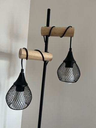 Lámpara de pie metal y madera