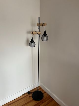Lámpara de pie metal y madera