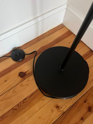 Lámpara de pie metal y madera