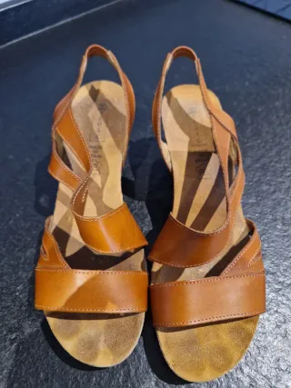 Sandalias de piel tacón marrón