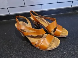 Sandalias de piel tacón marrón