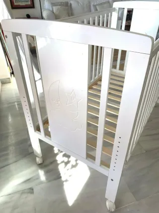 REGALO Cuna de bebé blanca